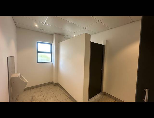 572M² MINI FACTORY TO LET IN STIKLAND INDUSTRIAL